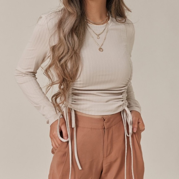 Cream tan long sleeve crop blouse top - Picture 2 of 4